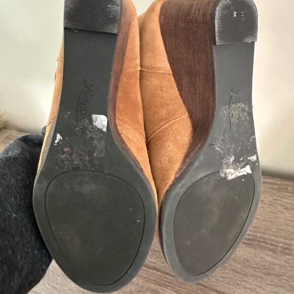 2/$25 Lucky Brand Sumarah Suede Wedge Booties Camel Tan Leather Size 8.5 Neutral - Picture 10 of 11